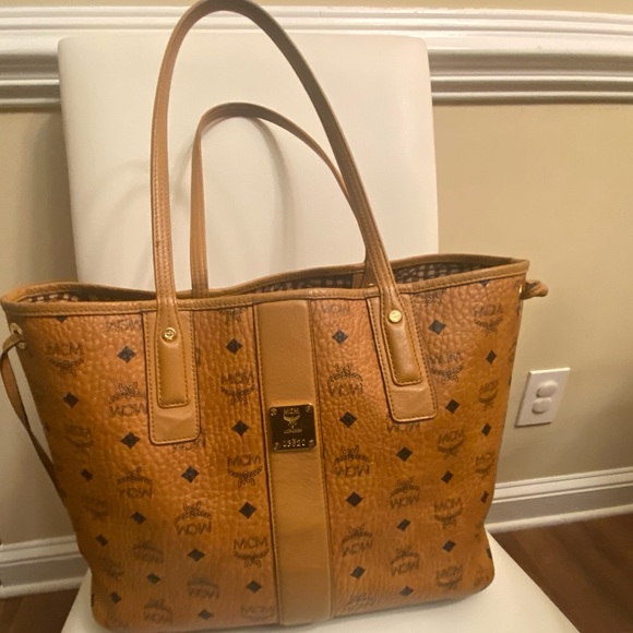 mcm medium reversible tote